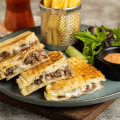 Bazlama Tost Kaşarlı Kavurmalı