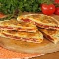 Bazlama Tost Kaşarlı Pastırmalı