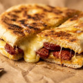 Bazlama Tost Kaşarlı Sucuklu