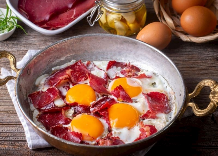 Pastırmalı Yumurta