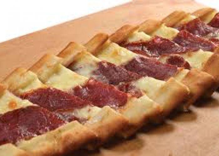 Kaşarlı Pastırmalı Pide Kaşarlı Pastırmalı Pide