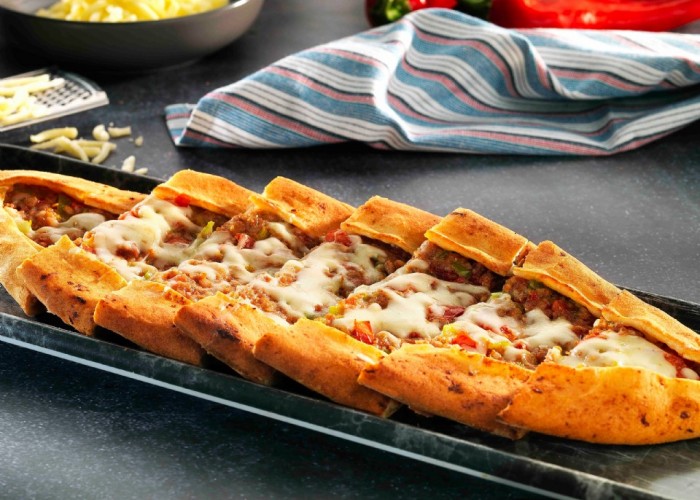 Kıymalı Kaşarlı Pide Kıymalı Kaşarlı Pide