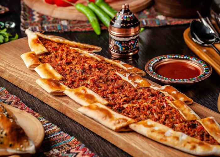 Kıymalı Pide Kıymalı Pide
