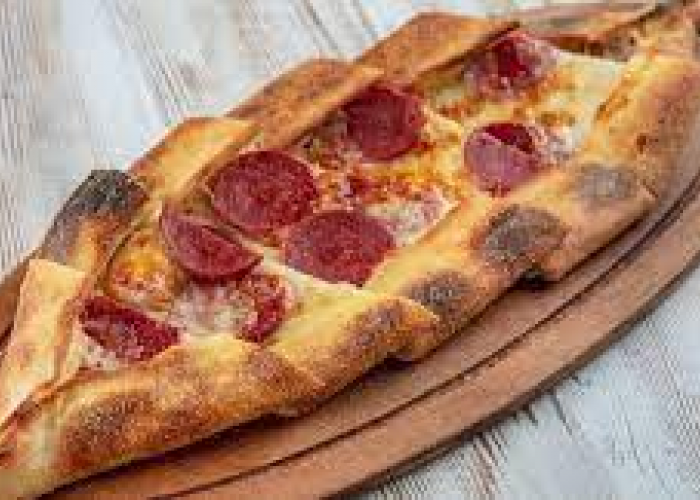 Sucuklu Kaşarlı Pide Sucuklu Kaşarlı Pide